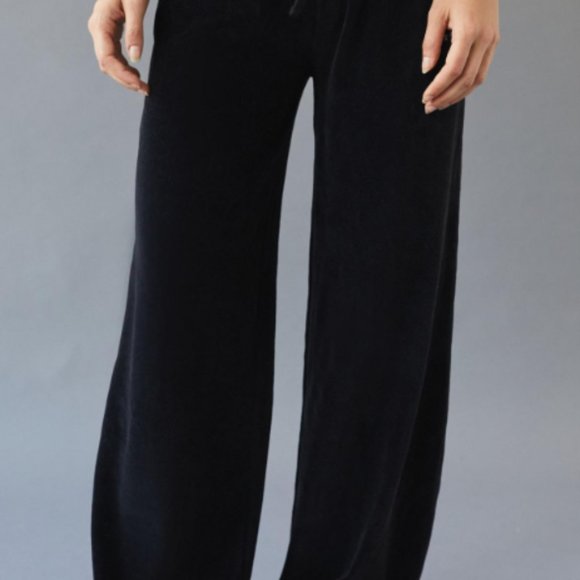NEW iet frans velour trackies… exclusively from Urban Outfitters !! - Picture 3 of 5
